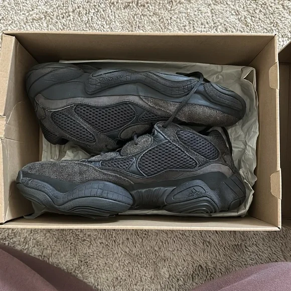 Yeezy 500 - Picture 2 of 5